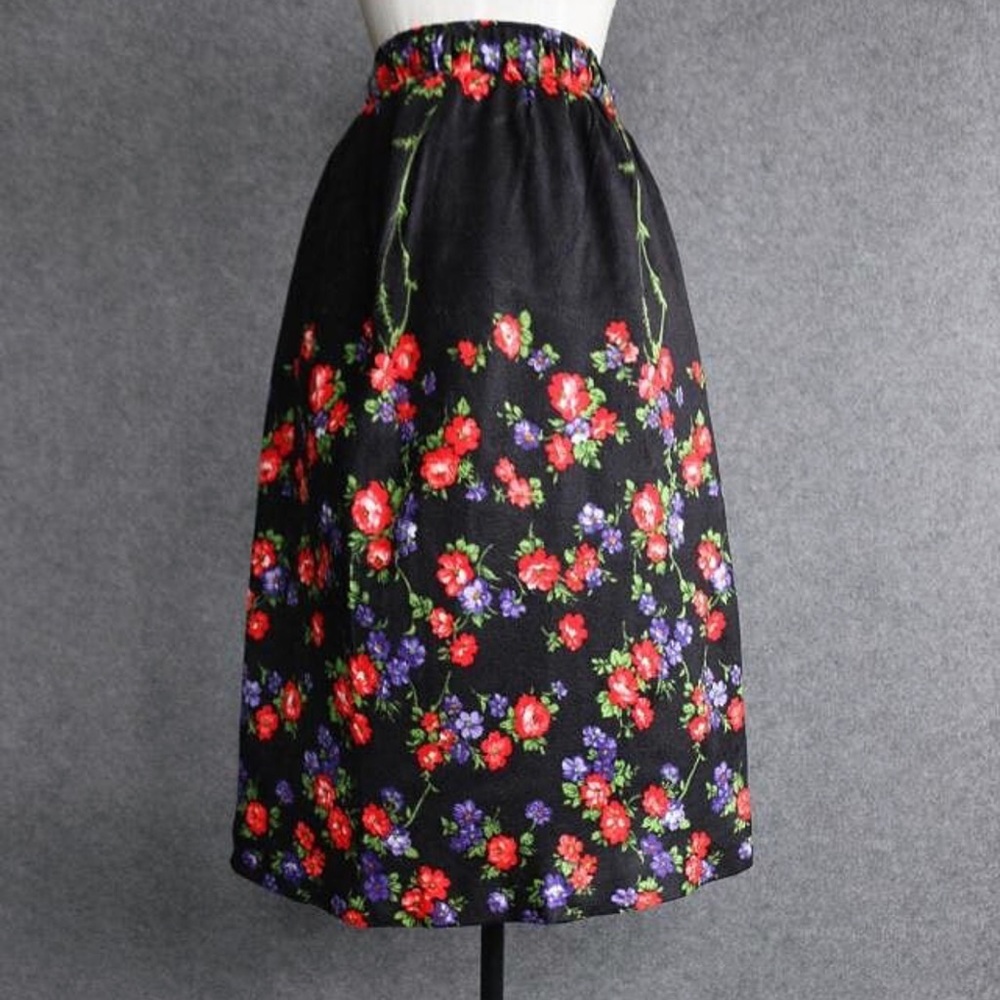 Beautiful floral skirt - Small